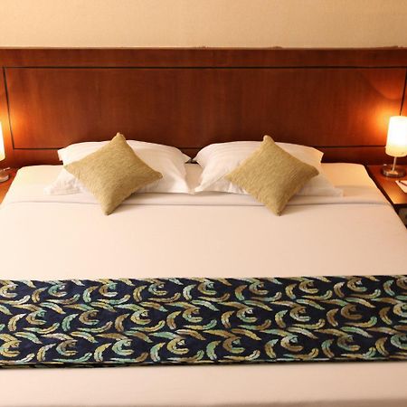 Hotel Oval Σουραμπάγια Εξωτερικό φωτογραφία