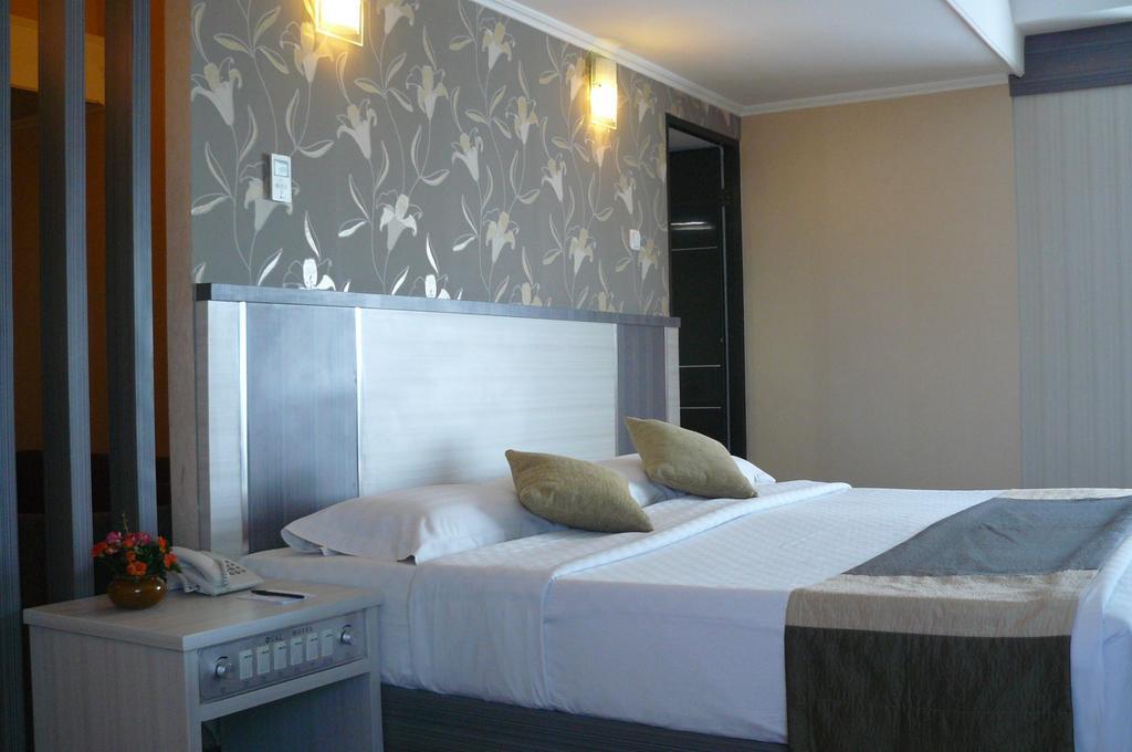 Hotel Oval Σουραμπάγια Εξωτερικό φωτογραφία
