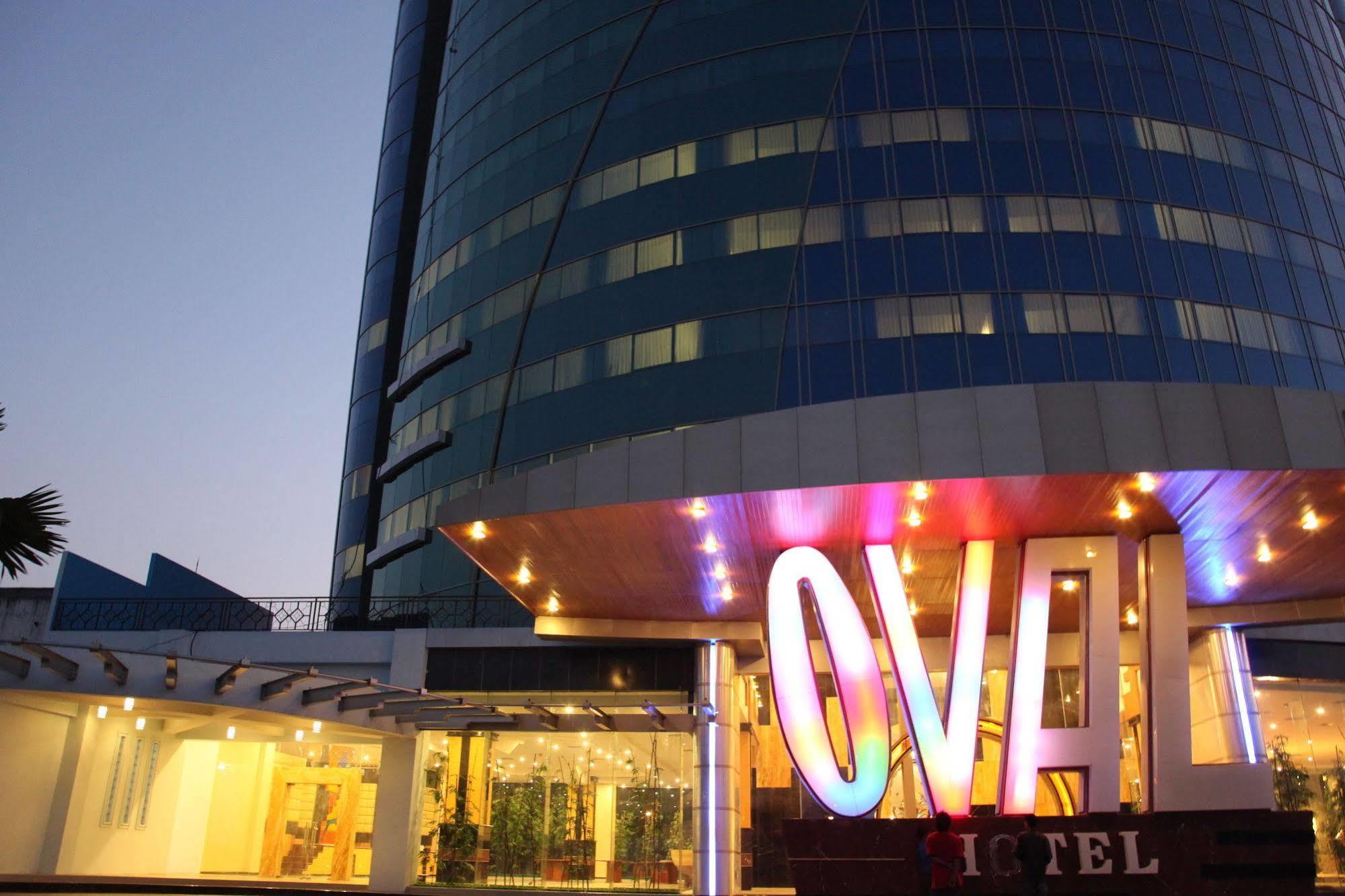 Hotel Oval Σουραμπάγια Εξωτερικό φωτογραφία